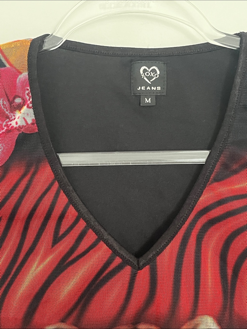 XOXO Black & Red Tiger Graphic V-Neck Tank - Picture 2 of 7